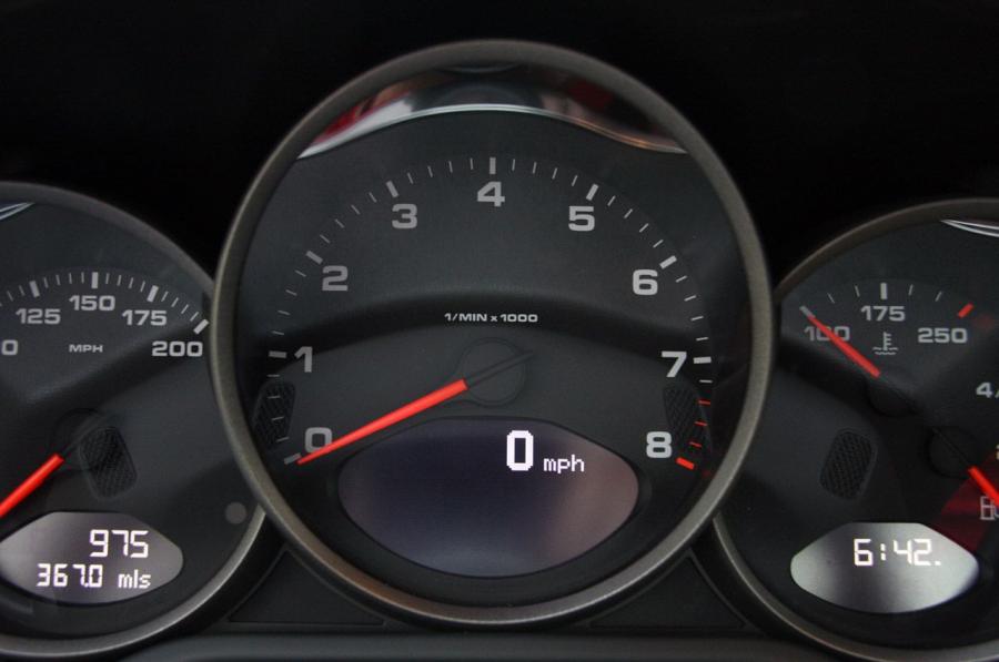  Porsche 911 GTS 2011 года  (фото 25 из 44)